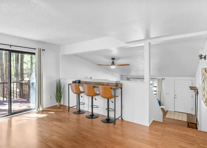 Pet Friendly Retreat In The Pines Minutes From Downtown