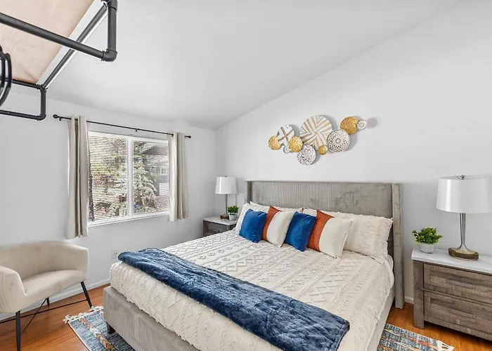 Pet Friendly Retreat In The Pines Minutes From Downtown *