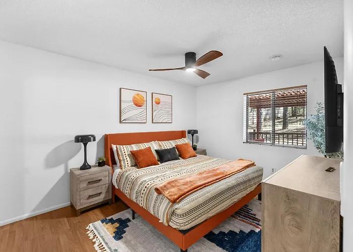Pet Friendly Retreat In The Pines Minutes From Downtown Villa
