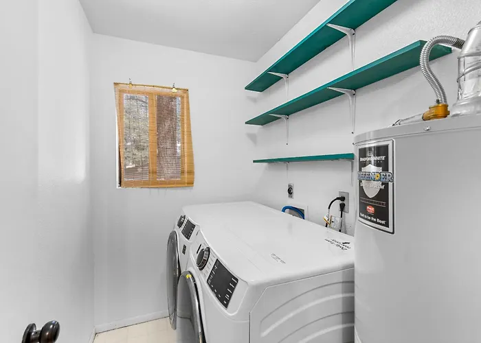 Pet Friendly Retreat In The Pines Minutes From Downtown *