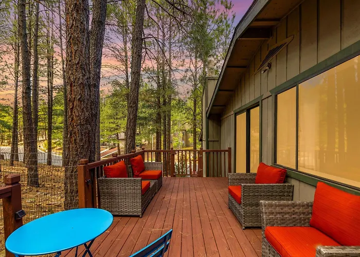 Pet Friendly Retreat In The Pines Minutes From Downtown