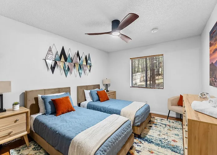Pet Friendly Retreat In The Pines Minutes From Downtown *