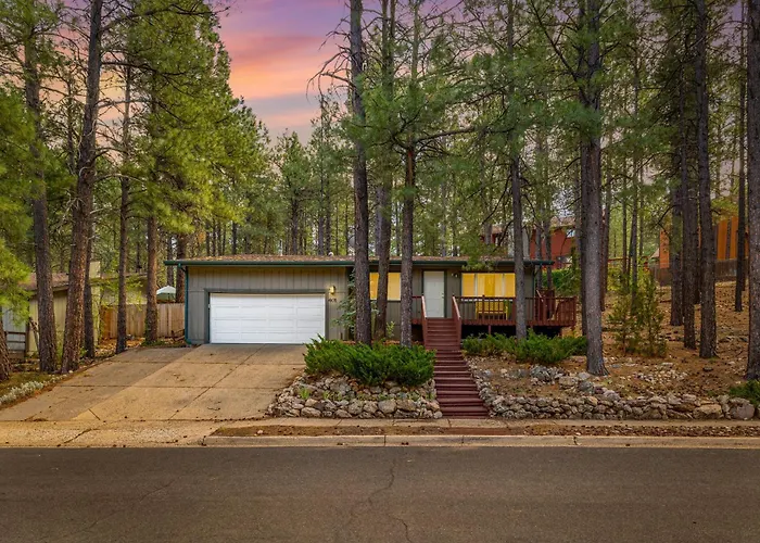 Pet Friendly Retreat In The Pines Minutes From Downtown
